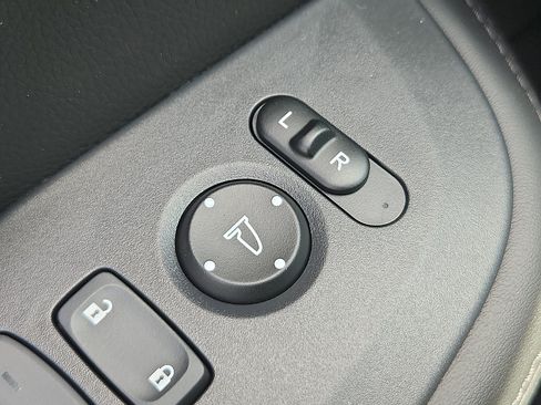 New 2027 Honda HR-V LX image 16
