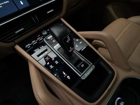 Certified 2019 Porsche Cayenne E-Hybrid image 25