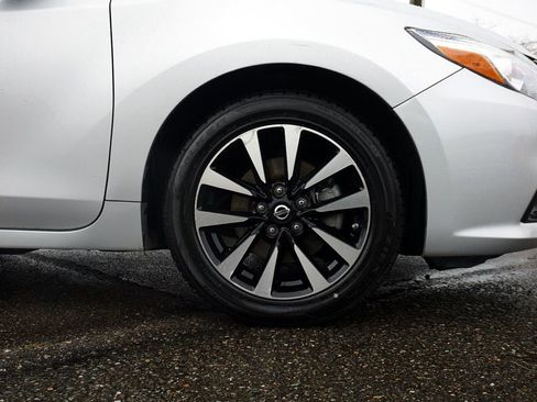 Used 2018 Nissan Altima 2.5 SV image 9