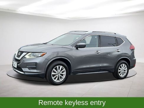 Used 2020 Nissan Rogue SV image 3