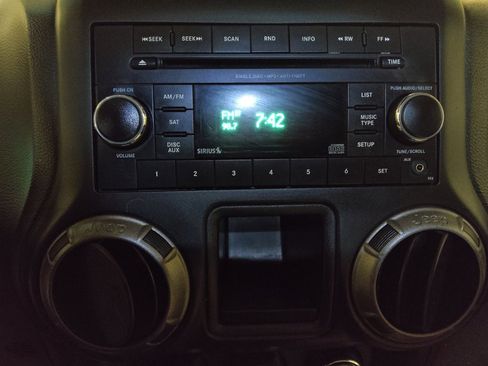 Used 2018 Jeep Wrangler Unlimited Sport image 25