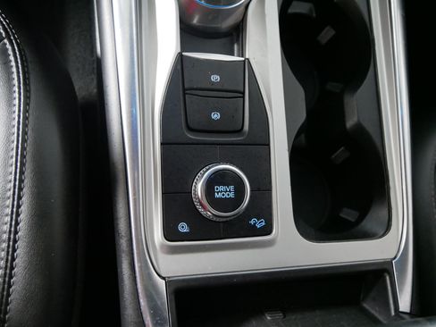 Used 2023 Ford Explorer XLT AWD/4WD image 29