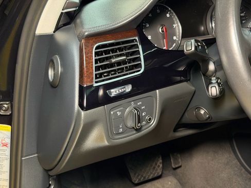 Used 2012 Audi A8 L 4.2 image 38