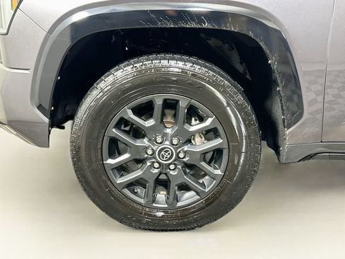 Used 2022 Toyota Tundra Platinum w/ Advanced Package AWD/4WD image 37