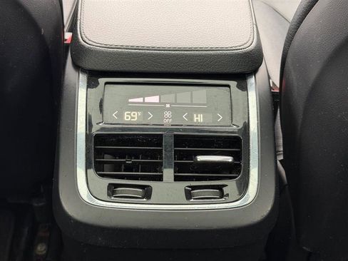Used 2016 Volvo XC90 T6 Momentum AWD/4WD image 27