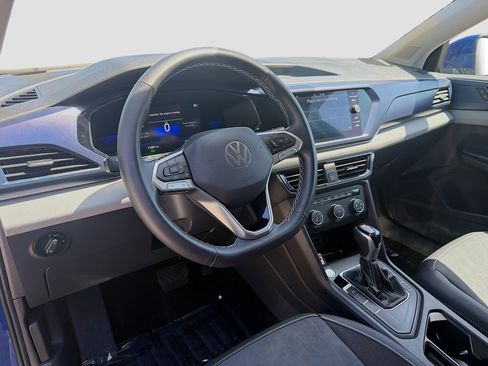 Used 2022 Volkswagen Taos SE image 9