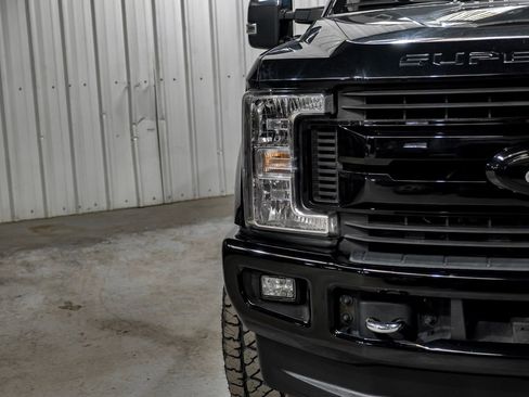 Used 2019 Ford F250 XLT w/ XLT Premium Package image 48