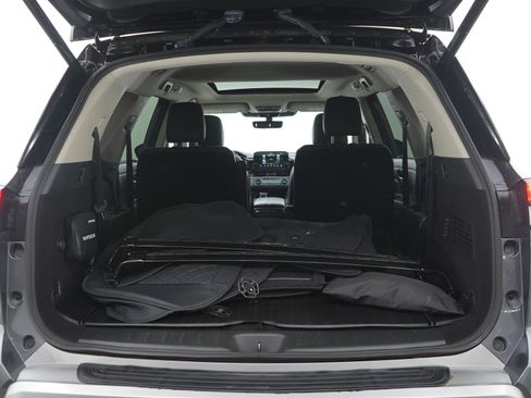 Used 2024 Nissan Pathfinder Platinum AWD/4WD image 19