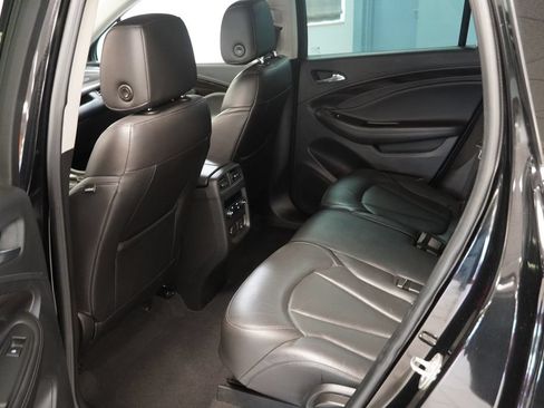 Used 2019 Buick Envision Essence FWD image 18
