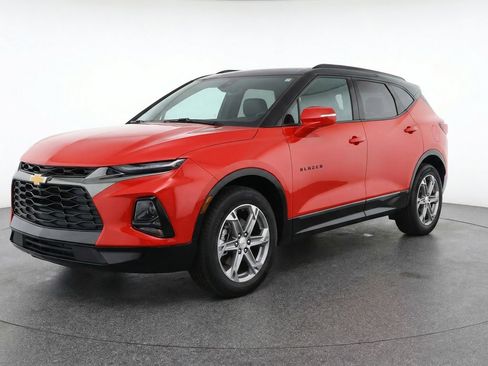 Used 2025 Chevrolet Blazer LT FWD image 3