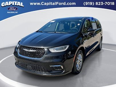 Used 2023 Chrysler Pacifica Touring-L