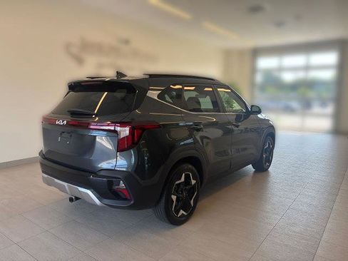 Used 2024 Kia Seltos EX FWD image 2