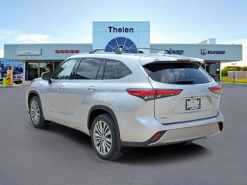 Used 2022 Toyota Highlander Platinum AWD/4WD image 3