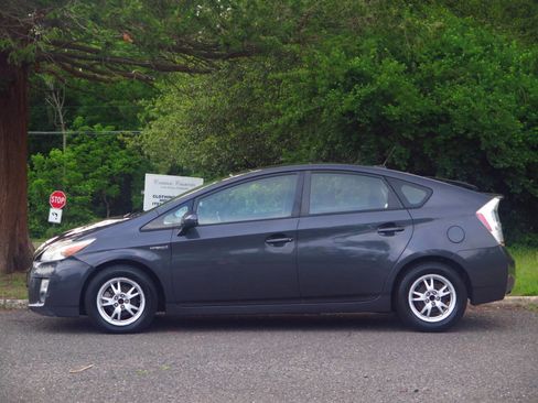 Used 2010 Toyota Prius Five FWD image 2