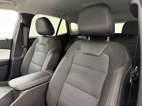 Used 2025 Chevrolet Trax LT w/ LT Convenience Package image 19