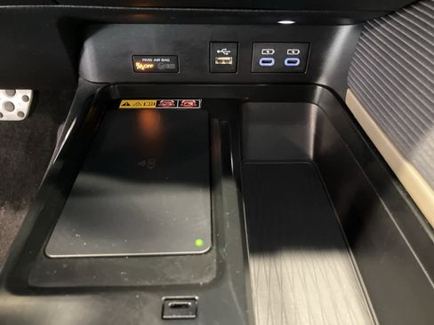 Used 2025 Toyota Camry SE image 18