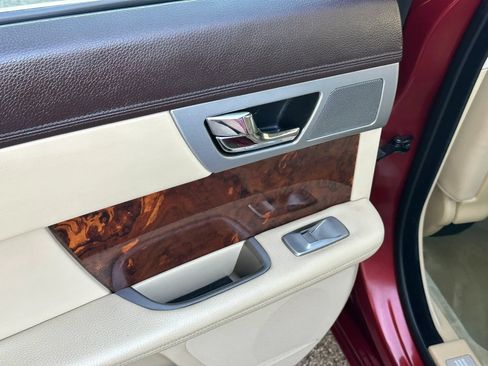 Used 2011 Jaguar XF RWD image 16