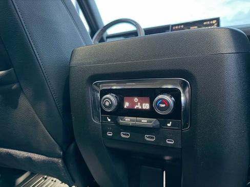 Used 2026 GMC Yukon Denali w/ Denali Reserve Package image 13