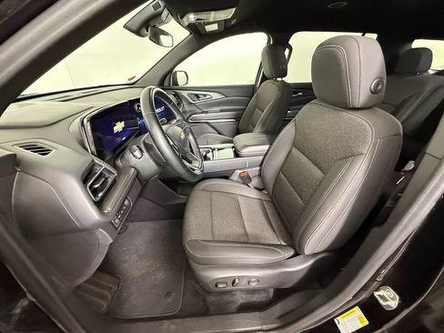 Used 2024 Chevrolet Traverse LT AWD/4WD image 9