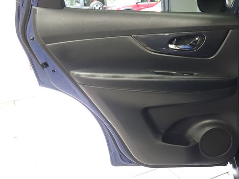 Used 2020 Nissan Rogue SV image 12