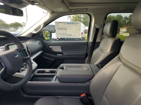 New 2025 Ford Expedition Active RWD image 9