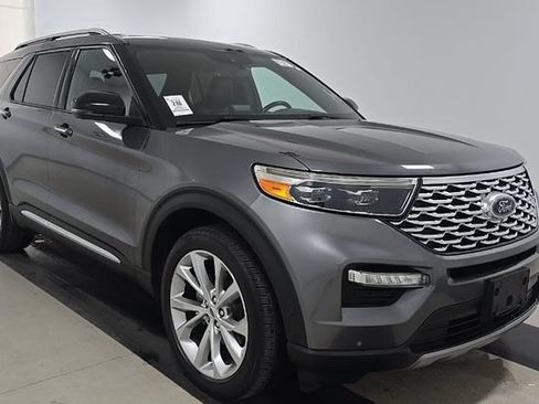 Used 2021 Ford Explorer Platinum w/ Equipment Group 601A AWD/4WD image 2