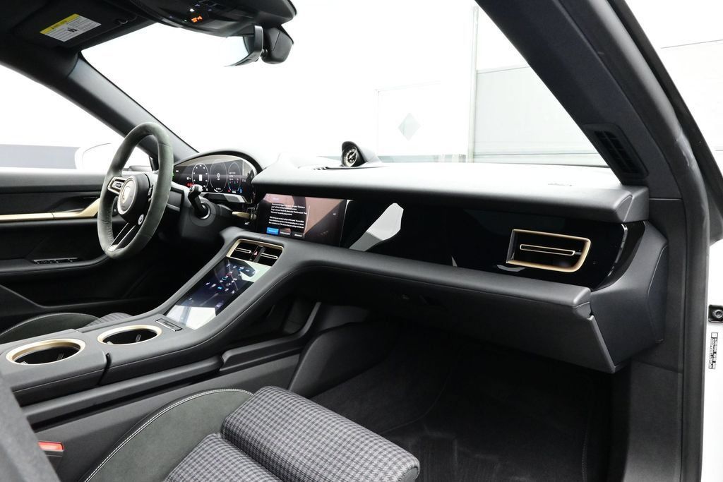 Certified 2025 Porsche Taycan 4S AWD/4WD image 18