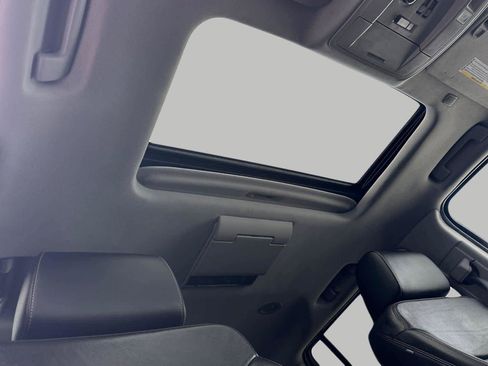 Used 2017 Chevrolet Suburban LT image 20