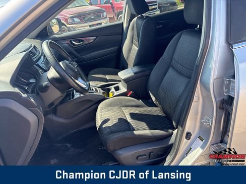 Used 2019 Nissan Rogue SV FWD image 13