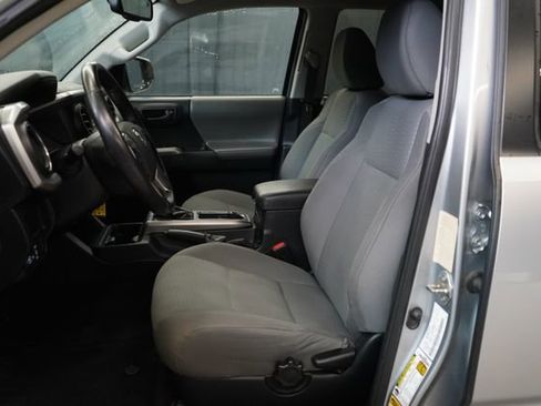 Used 2017 Toyota Tacoma SR5 AWD/4WD image 12