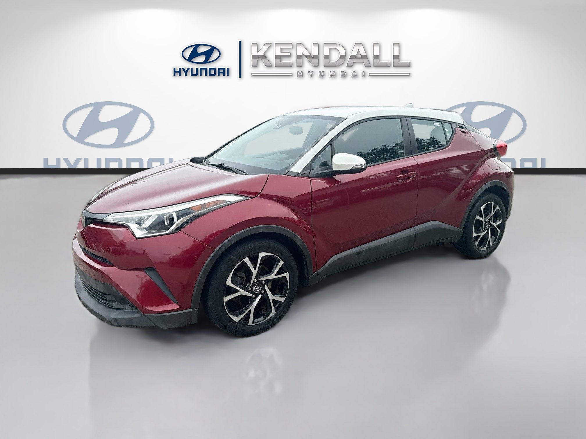 Used 2018 Toyota C-HR XLE FWD image 3