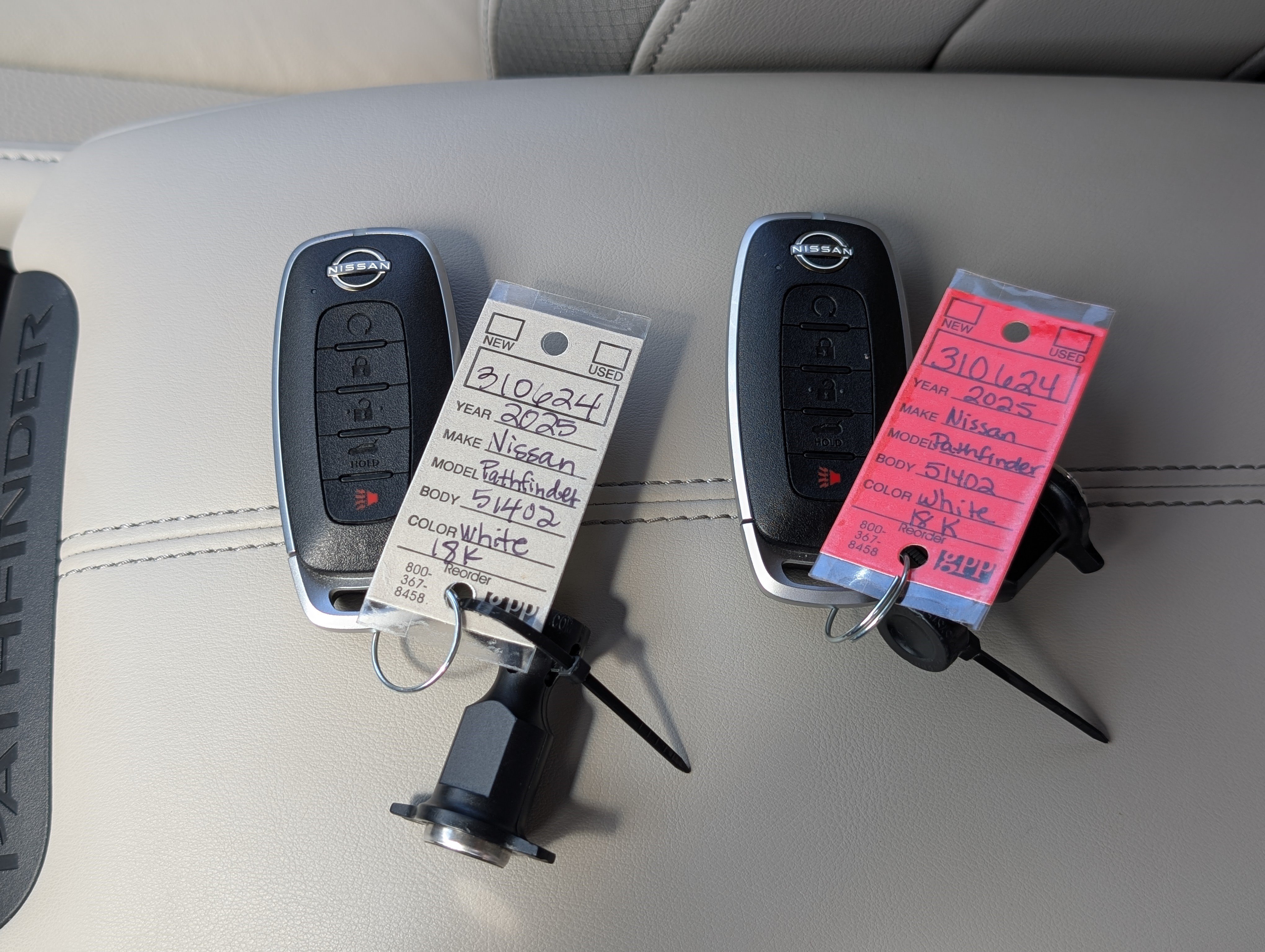 Used 2025 Nissan Pathfinder SL FWD image 38