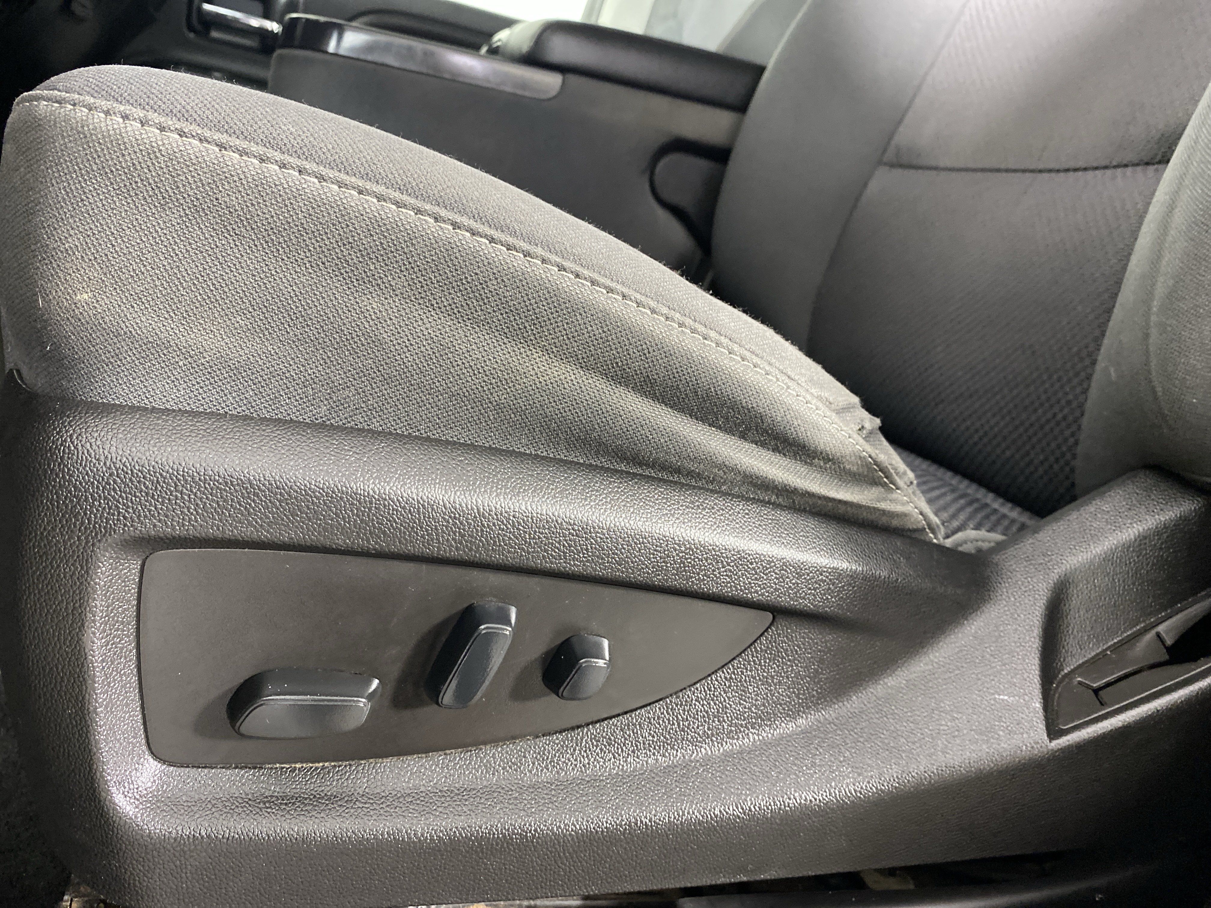 Used 2018 Chevrolet Silverado 1500 LT w/ All Star Edition AWD/4WD image 17