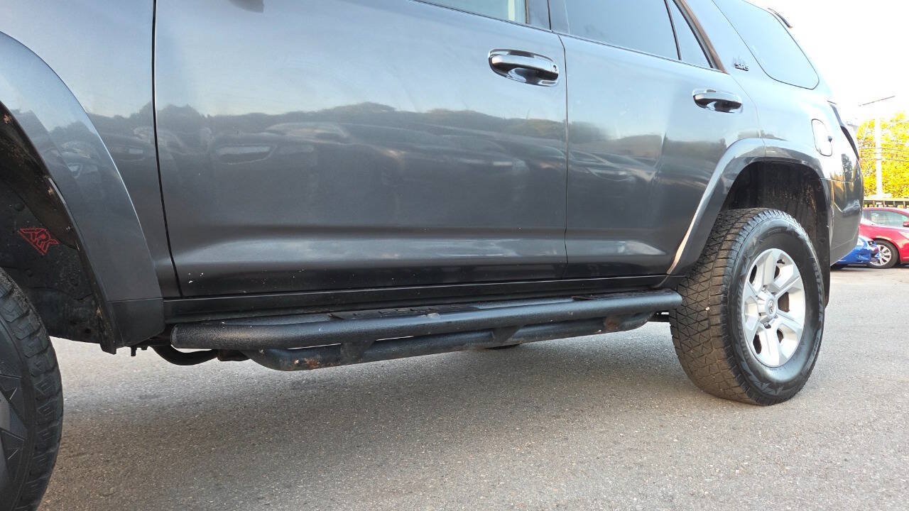 Used 2014 Toyota 4Runner SR5 AWD/4WD image 11