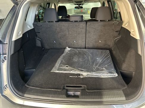 Used 2024 Nissan Rogue SV image 25
