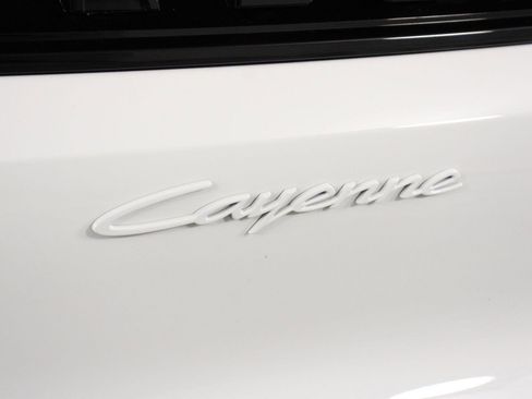 Certified 2025 Porsche Cayenne image 22