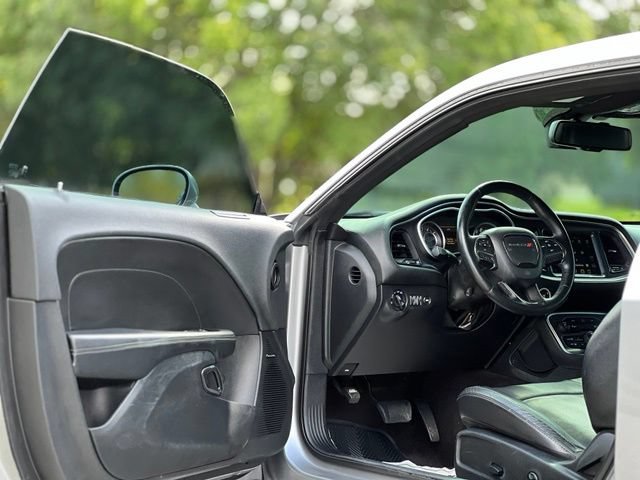Used 2016 Dodge Challenger R/T Plus RWD image 9