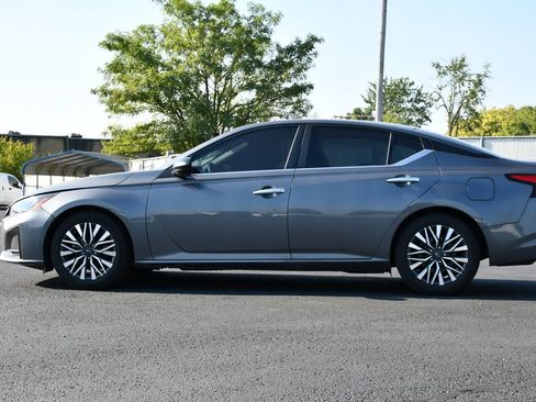 Used 2024 Nissan Altima 2.5 SV FWD image 4