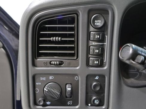 Used 2004 Chevrolet Avalanche 4x4 w/ Preferred Equipment Group image 28