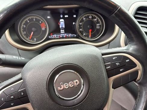 Used 2018 Jeep Cherokee Limited AWD/4WD image 21