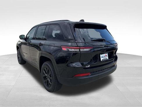 New 2025 Jeep Grand Cherokee Altitude RWD image 5