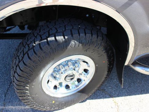 Used 2003 Ford F250 XLT AWD/4WD image 4