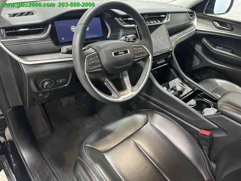 Used 2023 Jeep Grand Cherokee L Limited AWD/4WD image 3