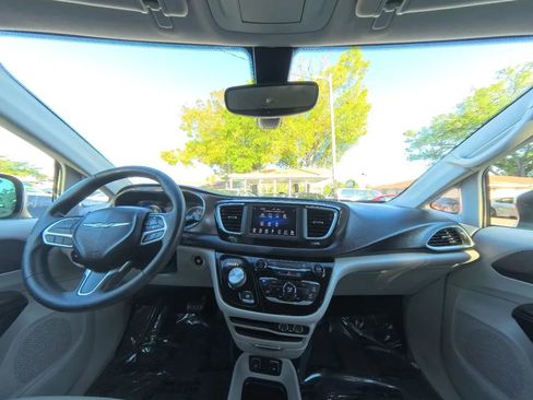 Used 2021 Chrysler Voyager Lxi FWD image 25