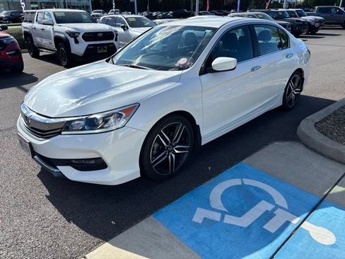 Used 2017 Honda Accord Sport image 5