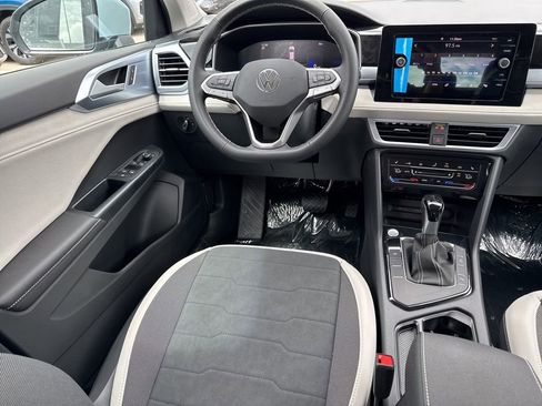 New 2026 Volkswagen Taos SE FWD image 15