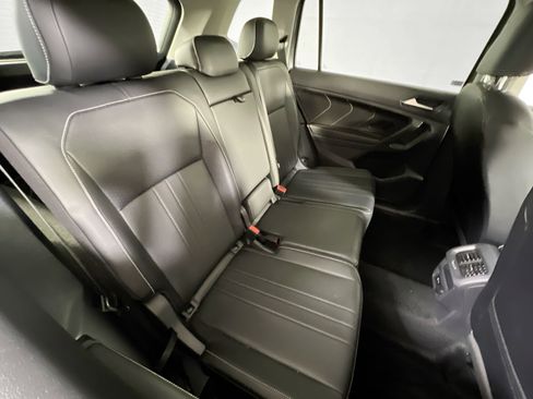 Used 2022 Volkswagen Tiguan SE image 22