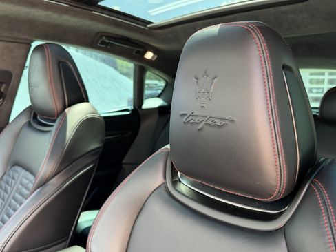 Used 2022 Maserati Levante Trofeo AWD/4WD image 30