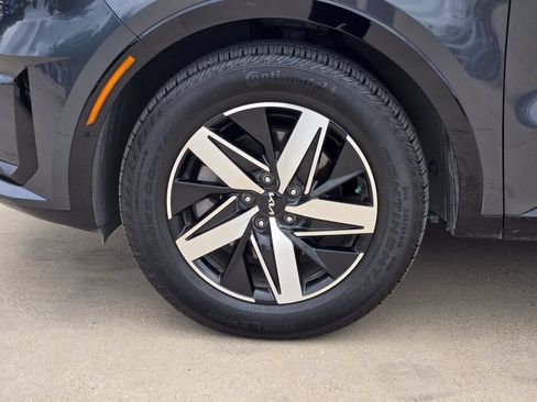 Certified 2023 Kia Sorento S FWD image 17