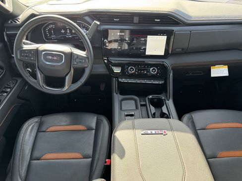 Used 2025 GMC Sierra 2500 AT4 w/ AT4 Premium Plus Package AWD/4WD image 10